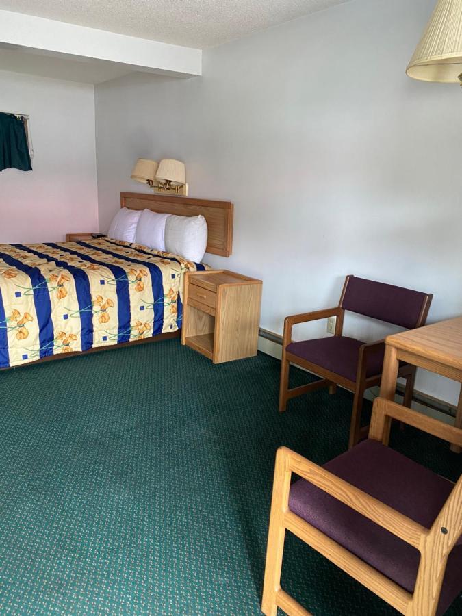 Northern Pine Inn Гейворд Екстер'єр фото