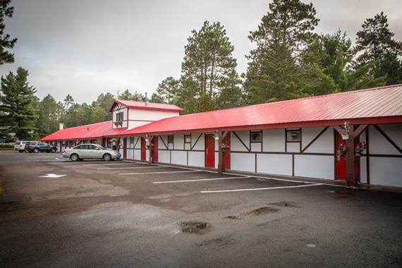 Northern Pine Inn Гейворд Екстер'єр фото